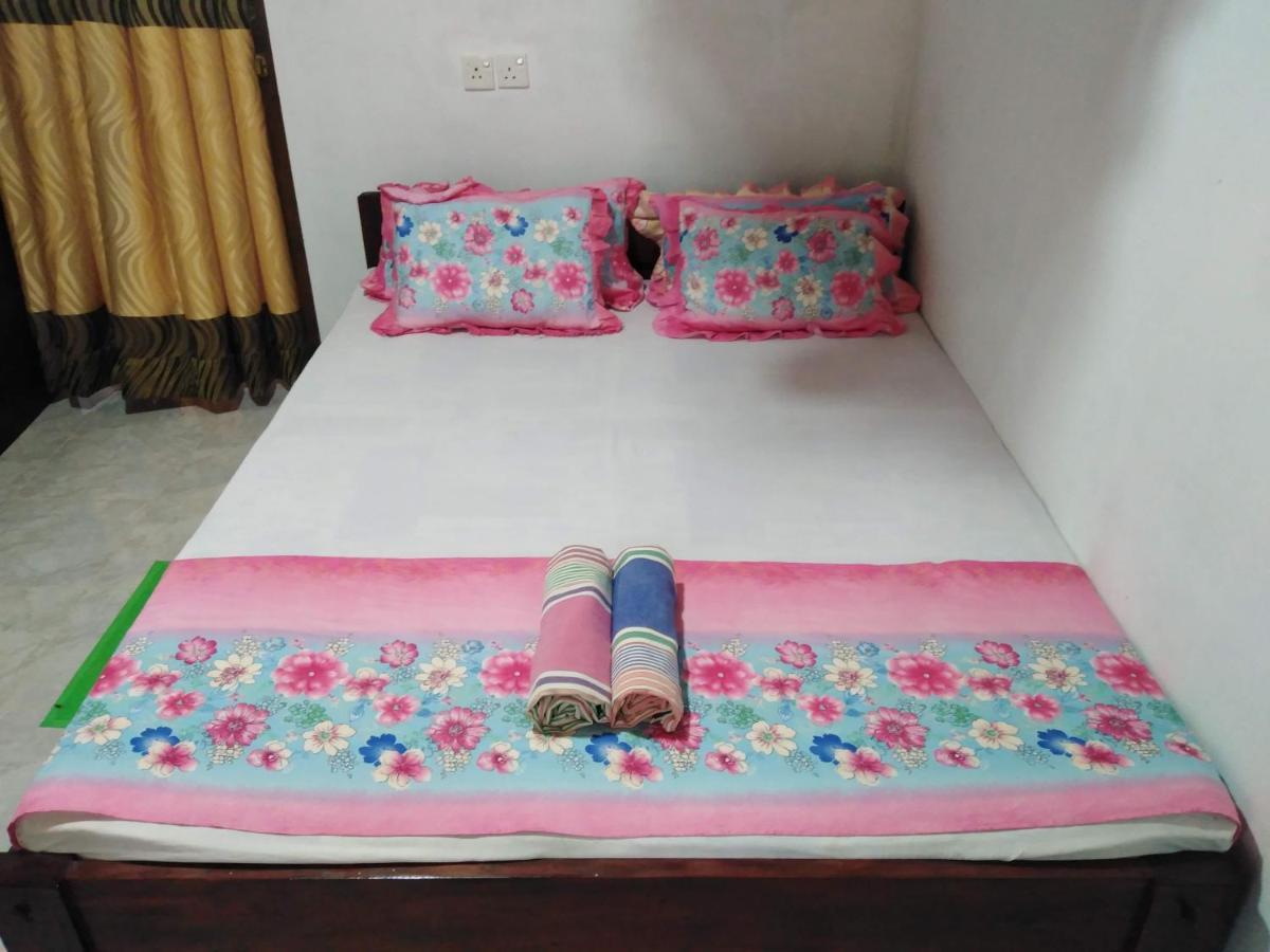 Deniyaya Guest House Bilik gambar