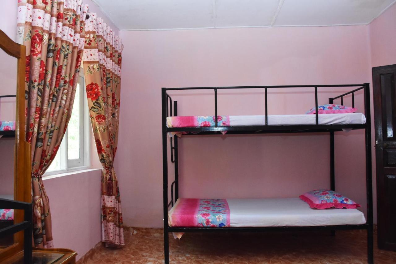 Deniyaya Guest House Luaran gambar