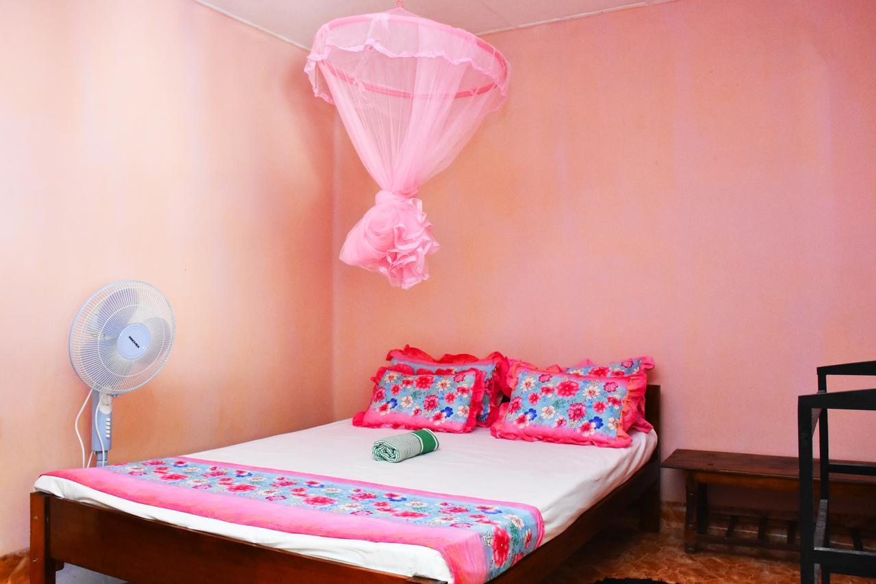 Deniyaya Guest House Luaran gambar