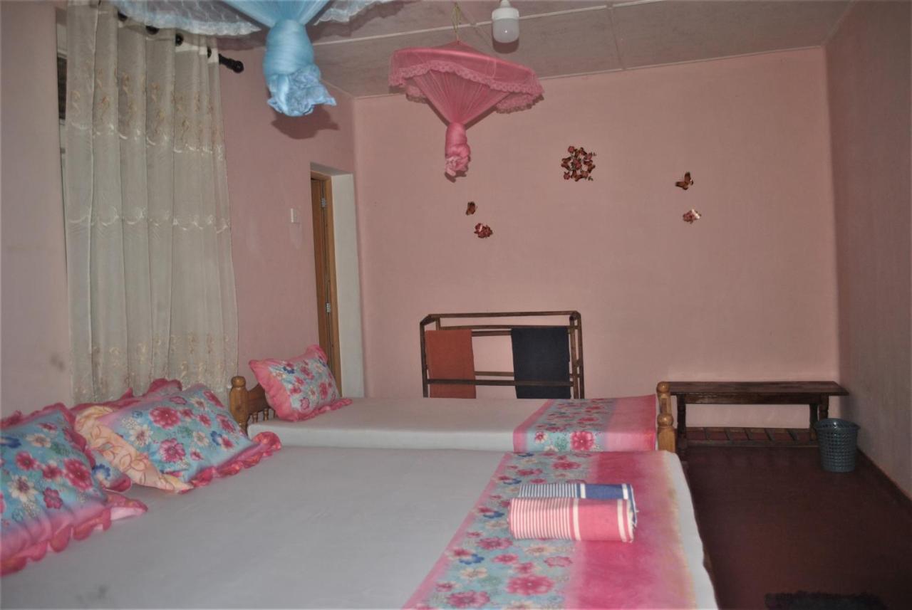Deniyaya Guest House Luaran gambar